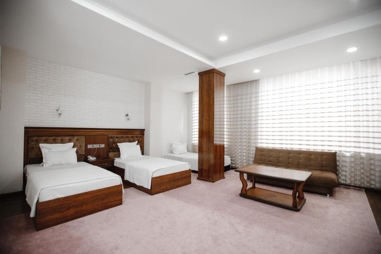 Shedevr Plaza Hotel Namangan Buitenkant foto