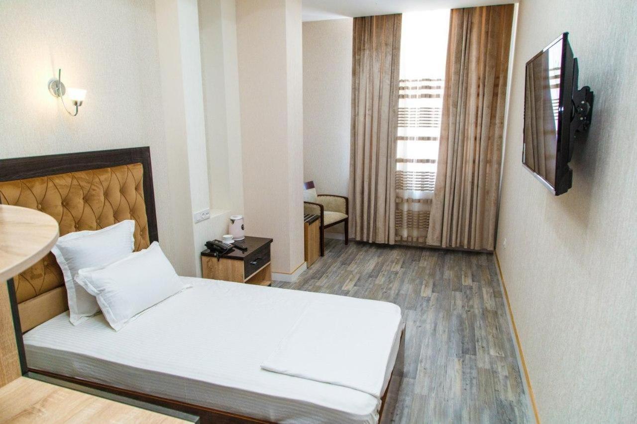 Shedevr Plaza Hotel Namangan Buitenkant foto