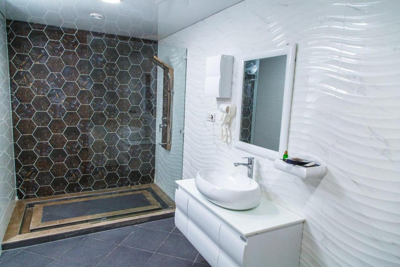 Shedevr Plaza Hotel Namangan Buitenkant foto