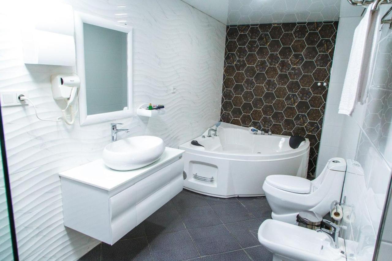 Shedevr Plaza Hotel Namangan Buitenkant foto