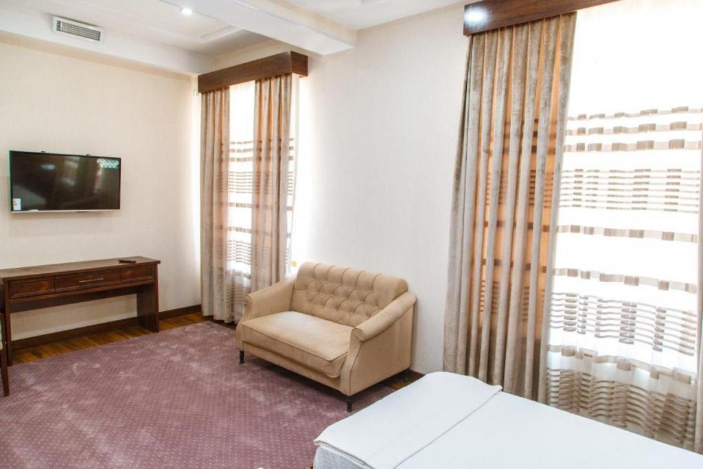 Shedevr Plaza Hotel Namangan Buitenkant foto