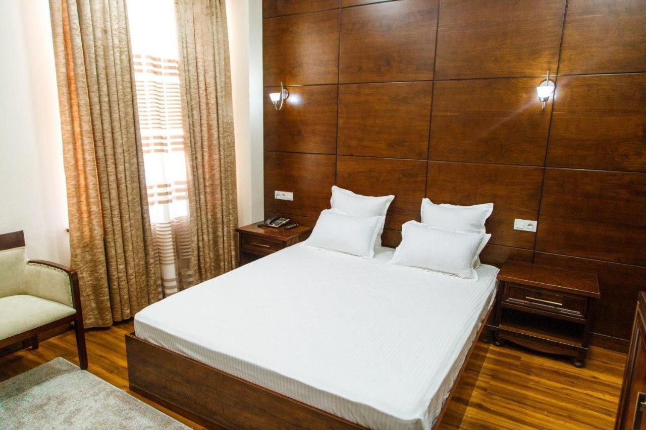 Shedevr Plaza Hotel Namangan Buitenkant foto