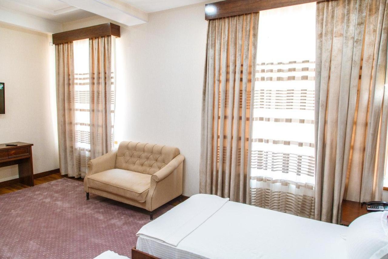 Shedevr Plaza Hotel Namangan Buitenkant foto