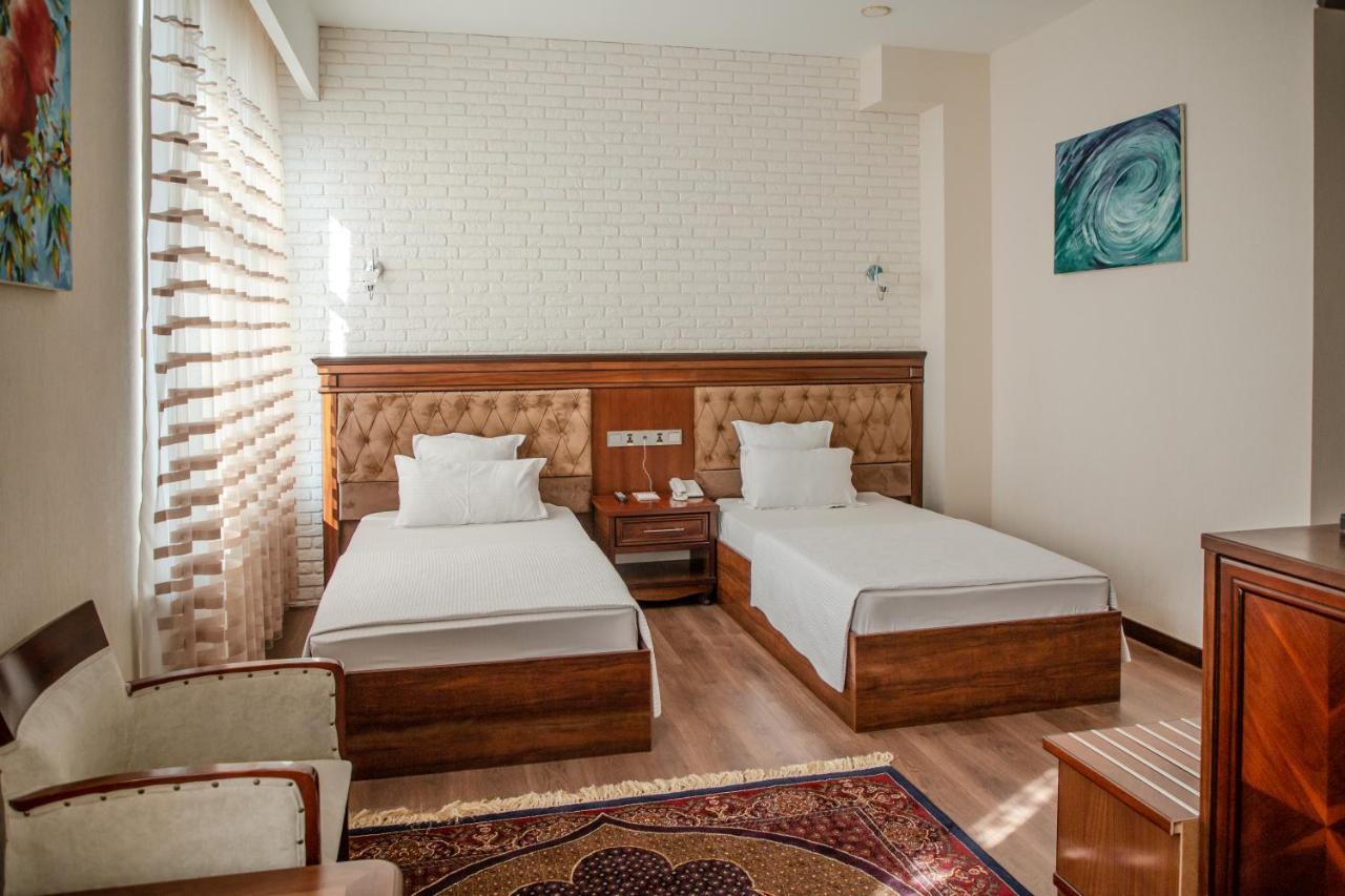 Shedevr Plaza Hotel Namangan Buitenkant foto